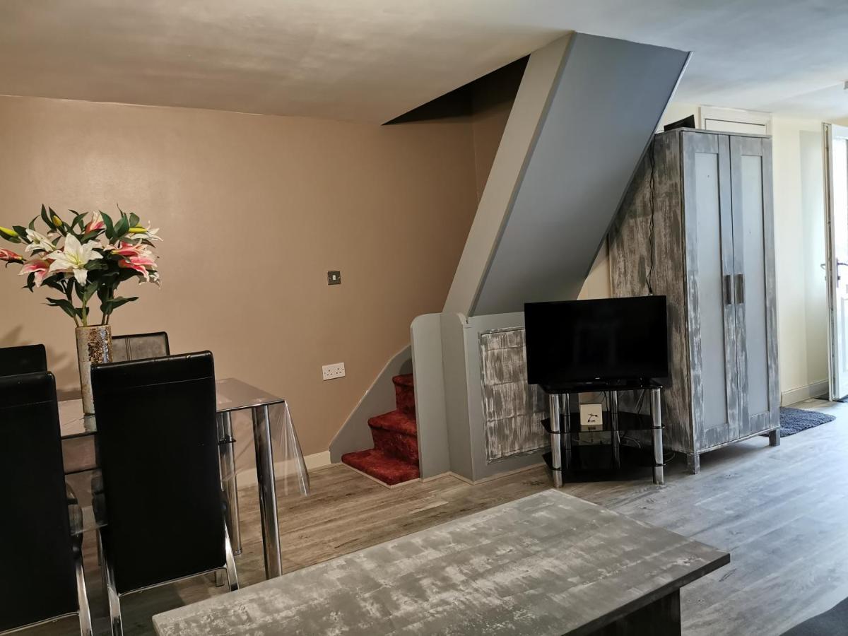 Palaz 1 - 2 Bedroom Garden Flat Edmonton Exterior photo