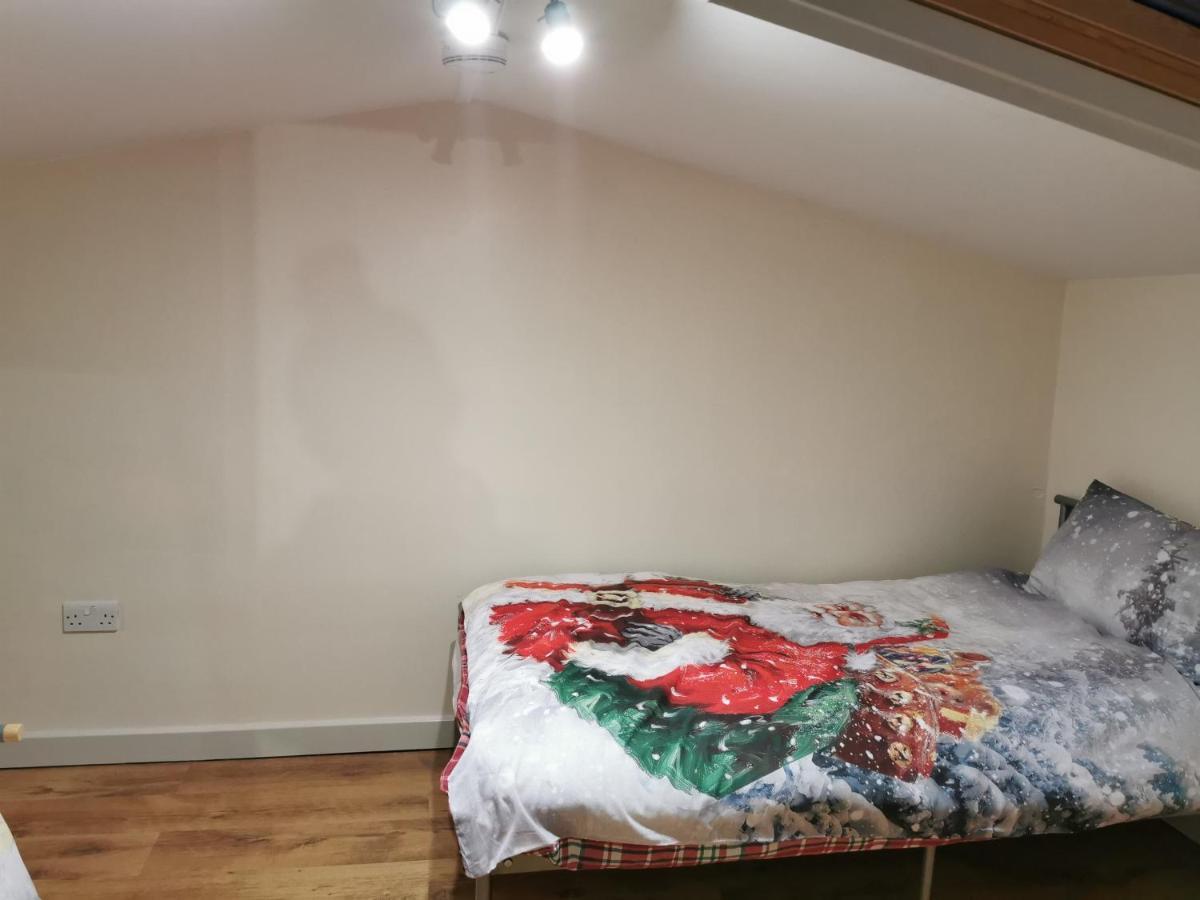 Palaz 1 - 2 Bedroom Garden Flat Edmonton Exterior photo