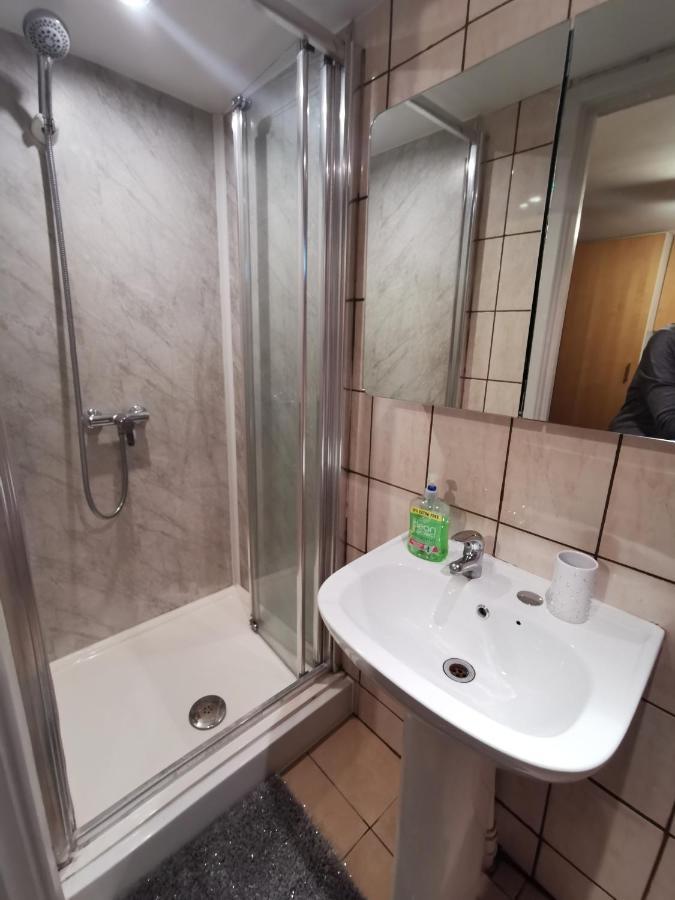 Palaz 1 - 2 Bedroom Garden Flat Edmonton Exterior photo
